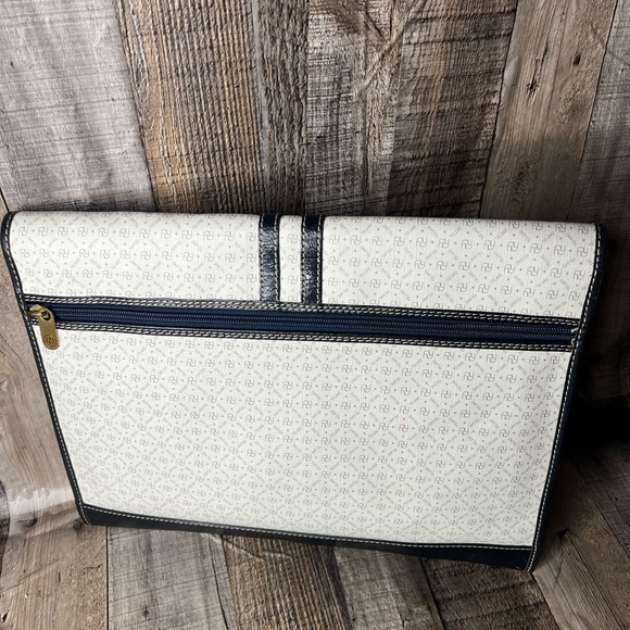 YOLAND VINTAGE MONOGRAM LEATHER CLUTCH - Picture 6 of 14